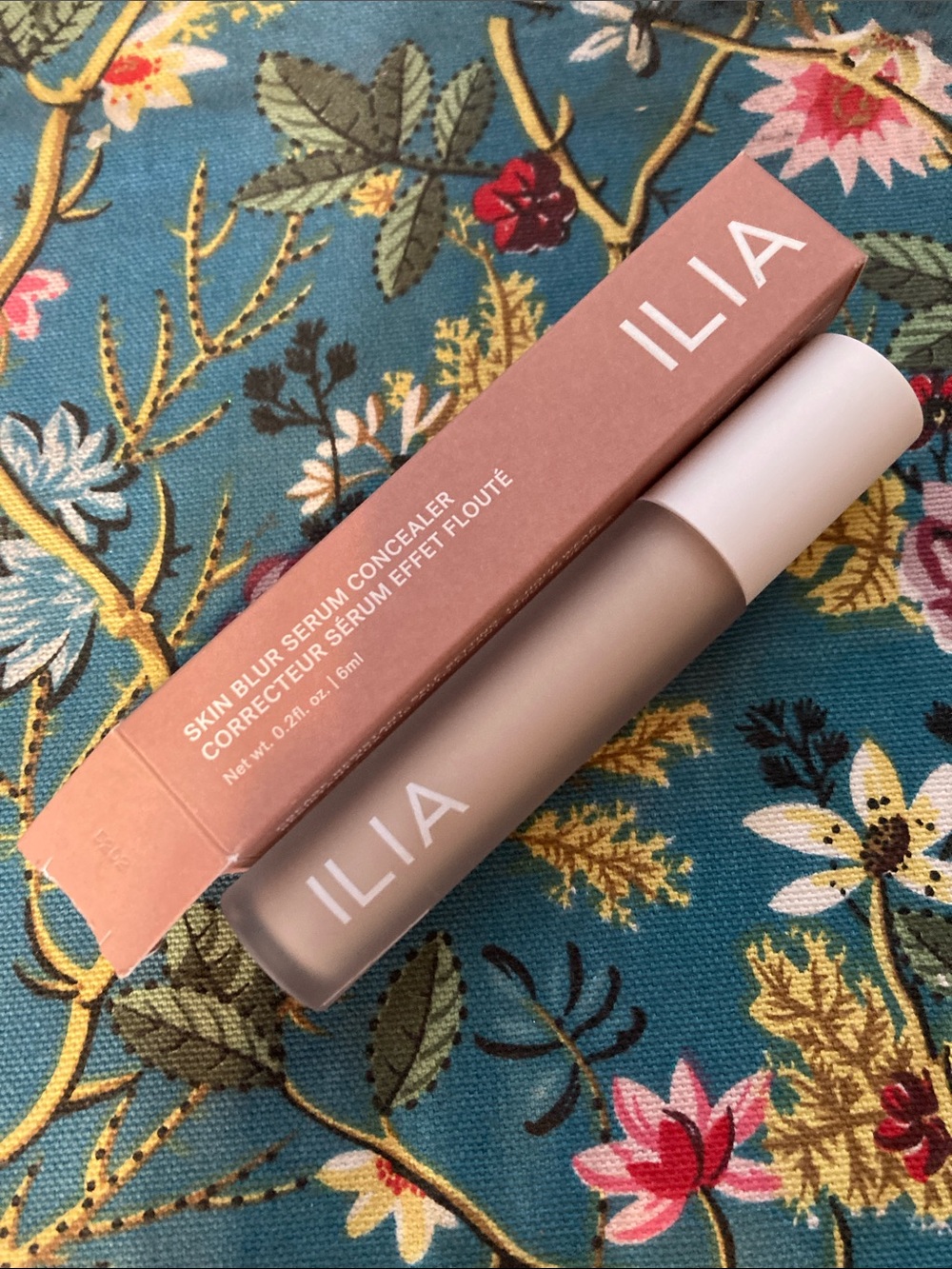ILIA “1N Twill” Skin blur serum concealer